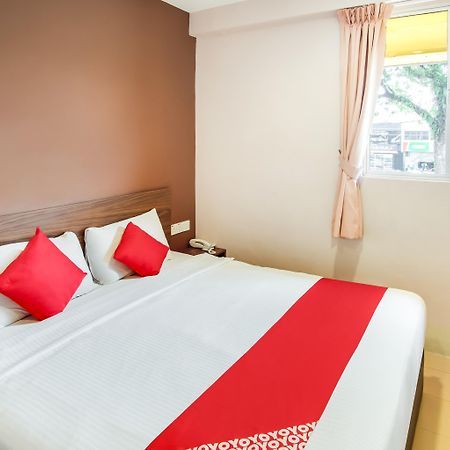 Oyo 89480 Dream House Hotel Skudai Ngoại thất bức ảnh