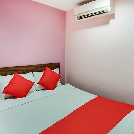 Oyo 89480 Dream House Hotel Skudai Ngoại thất bức ảnh
