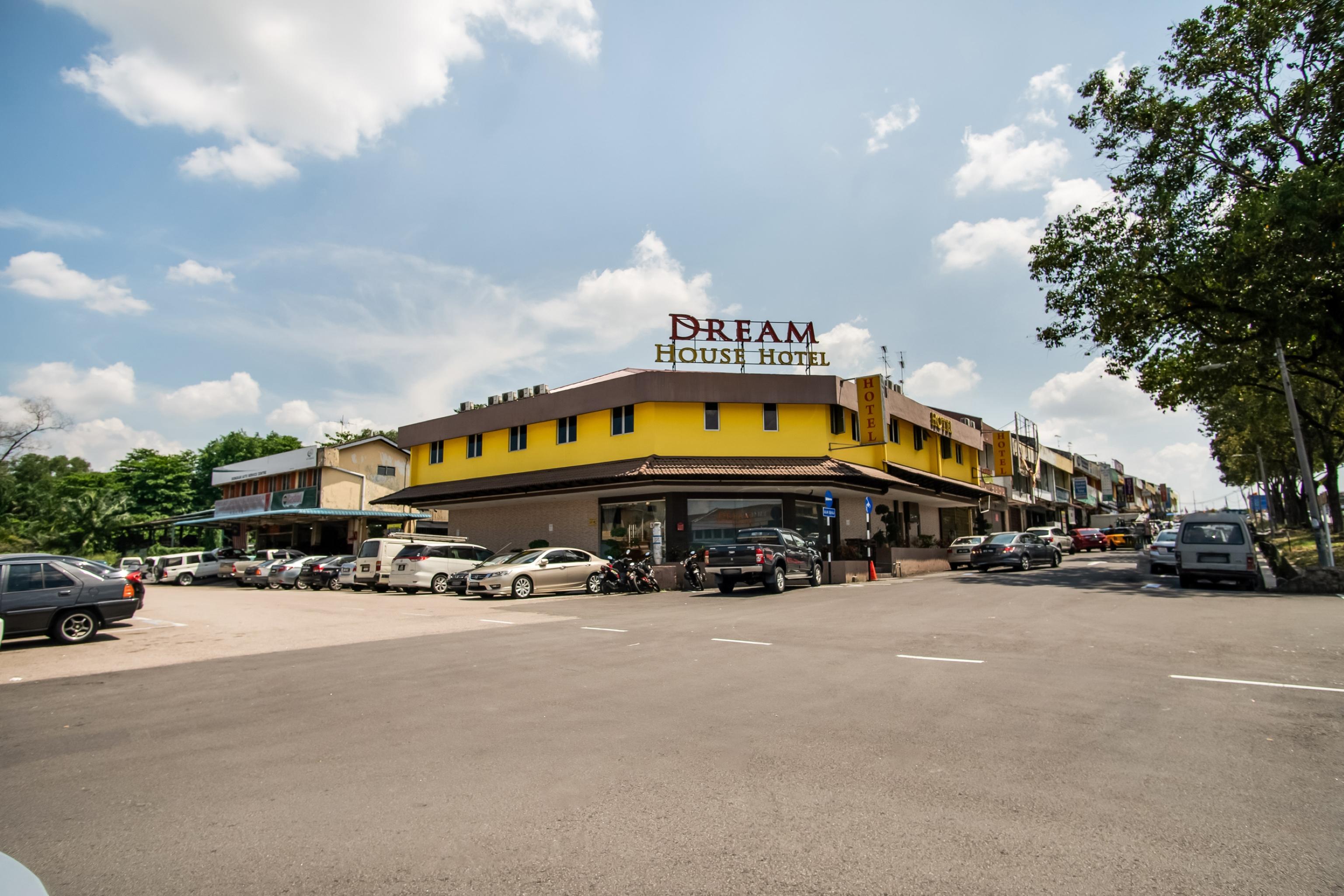 Oyo 89480 Dream House Hotel Skudai Ngoại thất bức ảnh