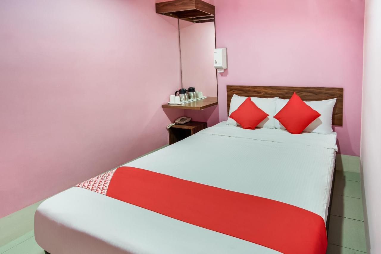 Oyo 89480 Dream House Hotel Skudai Ngoại thất bức ảnh