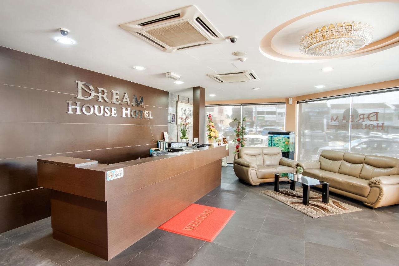 Oyo 89480 Dream House Hotel Skudai Ngoại thất bức ảnh